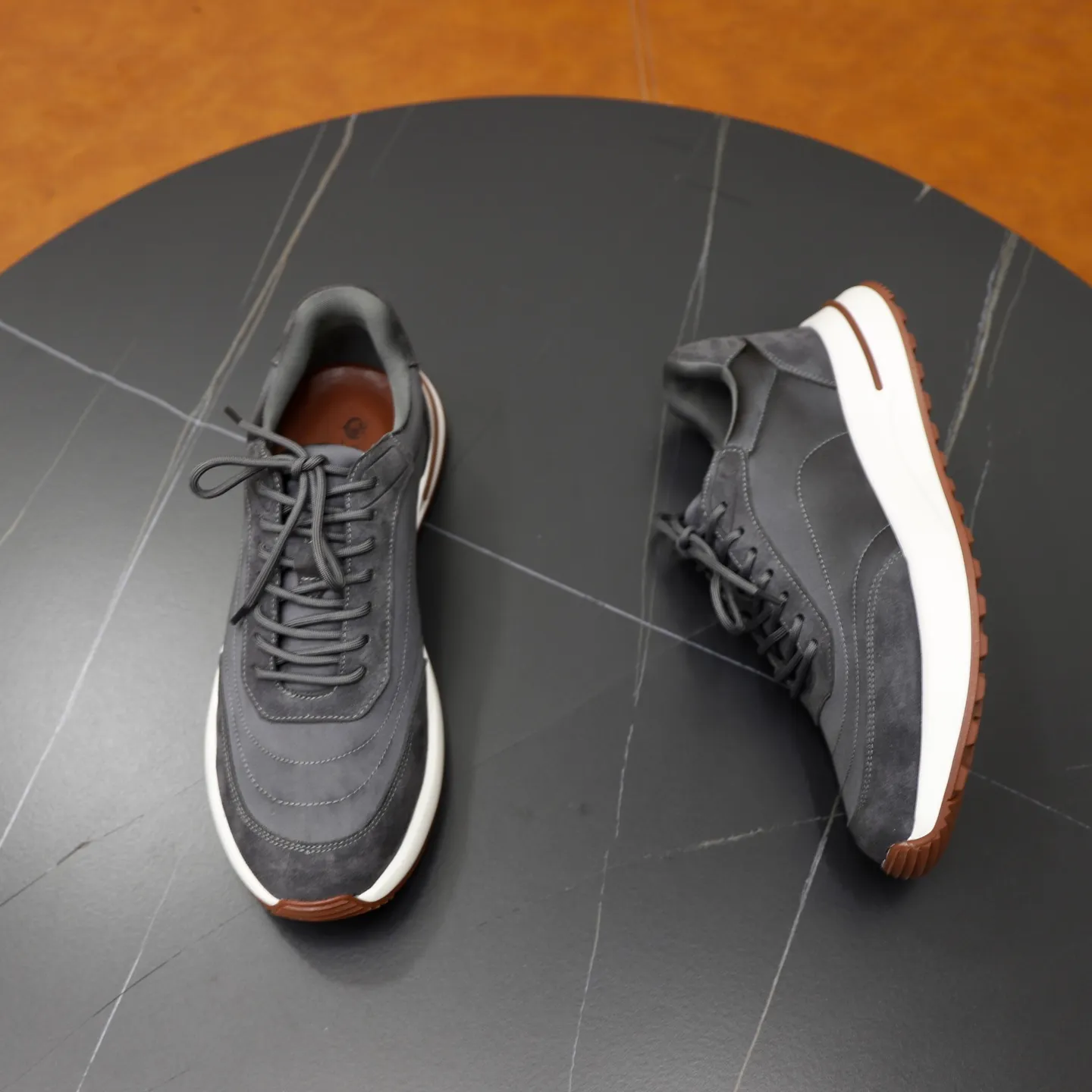 Ex-factory price: 462💰Loropiana LP men's shoes ♞size; 38-44 "45. Customized" original leather splicing. It is really easy to wear, lazy, relaxed, casual, perfect comfort, and there are many color choices, and they all look good with clothes. Is it true that Loropiana can bring social value? “Loropiana is the best thing money can buy”